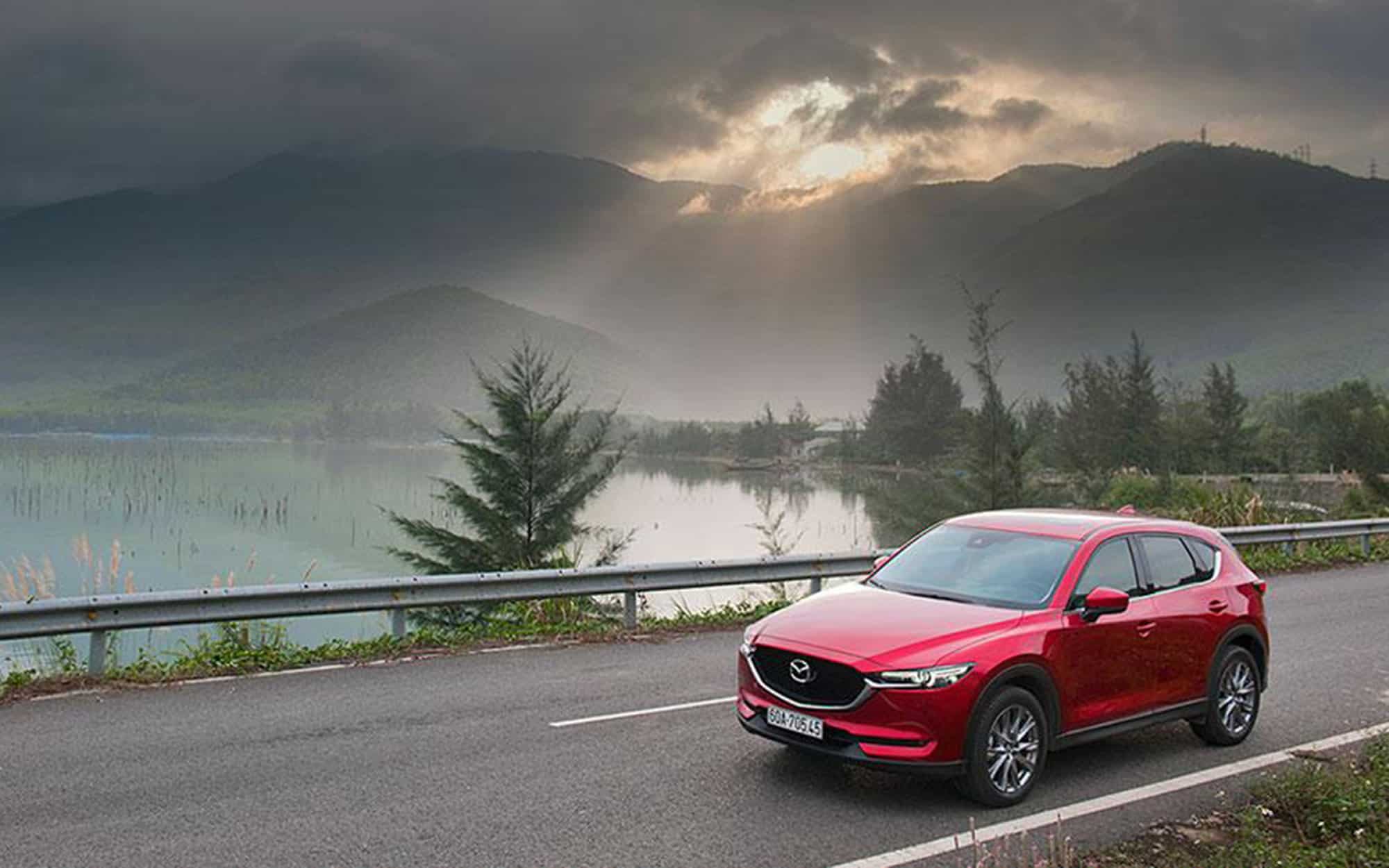 https://mazda-stories-en-us.netlify.app/static/2dfe775c9f2442a56981d837b889a8aa/vietnam_cx5_lake-1.jpg